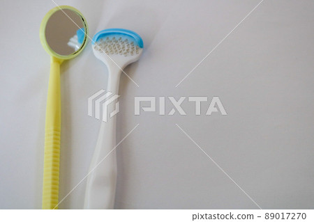 Tongue brush and mirror Tongue brush and mirror 89017270
