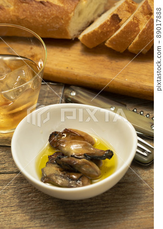 Smoke oyster and whiskey 89017888