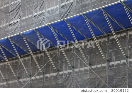 Image of fall arrest device for external scaffolding 89019152