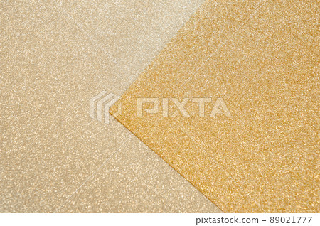 Overlapping gold glitter paper 89021777