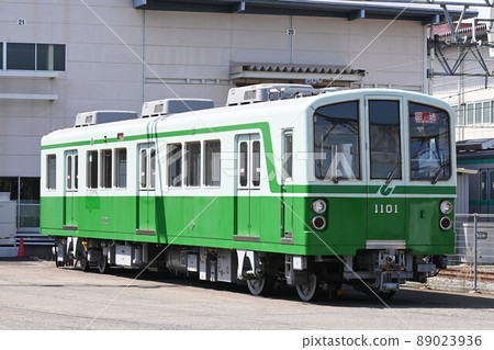 Kobe Municipal Subway Type 1000 that stops at the depot 89023936