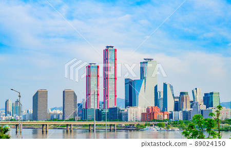 Cityscape of Yeouido, Seoul, taken during the daytime 89024150