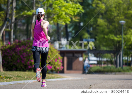 慢跑的女人 89024448