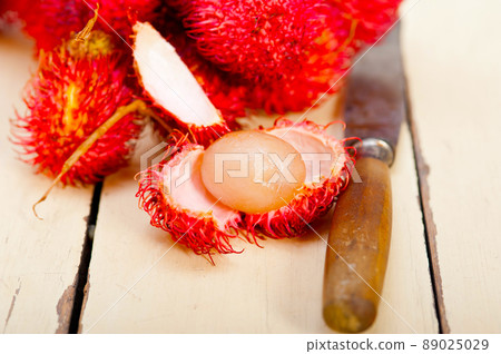 fresh rambutan fruits 89025029