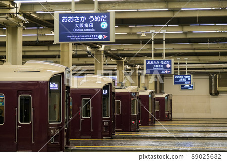 Osaka City Hankyu Railway, Osaka Umeda Station Home 89025682