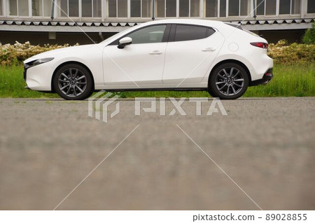 帶複製空間的汽車圖像 Mazda3 側視圖 89028855