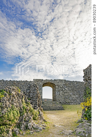 Arch Gate of Nakagusuku Castle Ruins, Okinawa 89030239