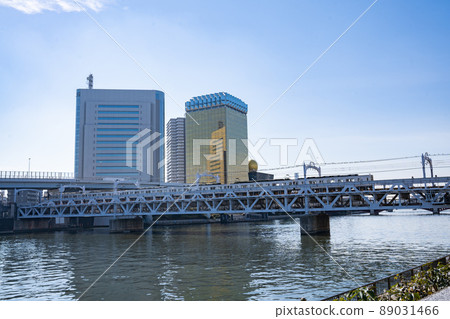 Train crossing the Sumida River <Taito-ku, Tokyo> 89031466