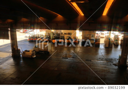 小田原漁港陽光普照的市場 小田原漁港陽光普照的市場 89032199