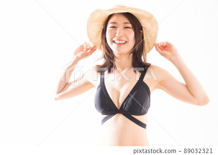 A woman in a bathing suit 89032321