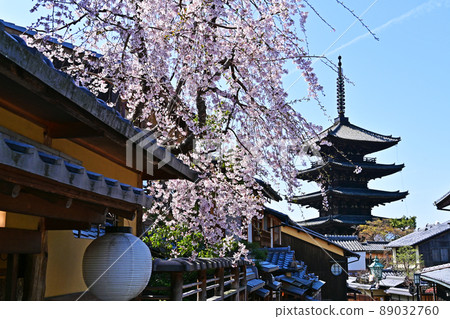 Tower of Yasaka Tower of Yasaka 89032760