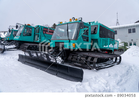 雪地摩托車、掃雪車、冬季作業車 89034058