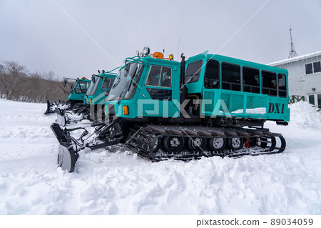 雪地摩托車、掃雪車、冬季作業車 89034059