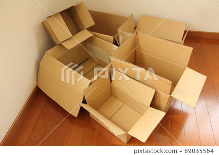 Cardboard box  89035564