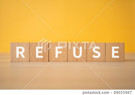 拒絕的形象 | 上面寫著“REFUSE”的積木 拒絕的形象 | 上面寫著“REFUSE”的積木 89035987