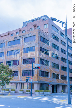 Office building with deteriorated earthquake resistance (rebuilding / demolition) 89038227