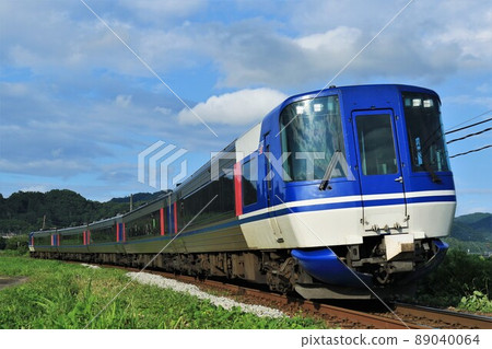 HOT7000 / Limited Express Super Hakuto 89040064