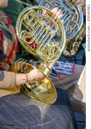 French horn French horn 89040961