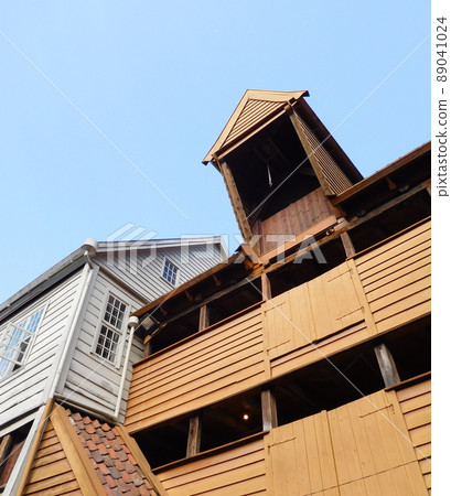 Norway Bergen Bryggen old building pulley 89041024