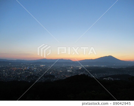 日落後的盛岡市和岩手山 89042945