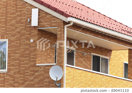 Digital terrestrial flat antenna and BS / CS antenna installed in a house 89043110