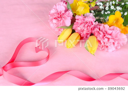 Ribbon and bouquet of hearts Ribbon and bouquet of hearts 89043692