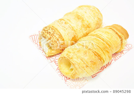 Cream-filled pie corone Cream-filled pie corone 89045298