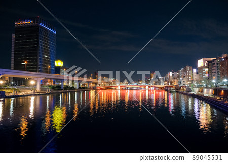 東京隅田川上的吾妻橋夜景 89045531