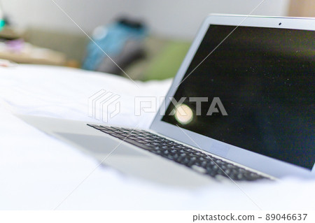 放置在酒店床上的 PC 商務出差遠程辦公圖像 放置在酒店床上的 PC 商務出差遠程辦公圖像 89046637