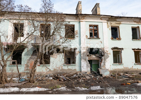 War ruins. Destroyed city after the bombing. Dead city. Bombed buildings. War ruins. Destroyed city after the bombing. Dead city. Bombed buildings. 89047576