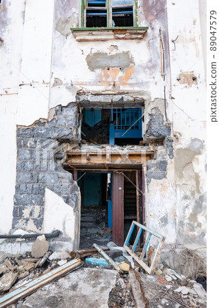 War ruins. Destroyed city after the bombing. Dead city. Bombed buildings. War ruins. Destroyed city after the bombing. Dead city. Bombed buildings. 89047579