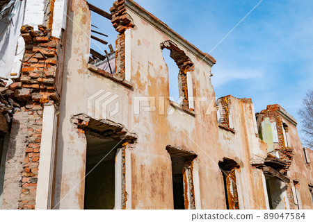 War ruins. Destroyed city after the bombing. Dead city. Bombed buildings. War ruins. Destroyed city after the bombing. Dead city. Bombed buildings. 89047584