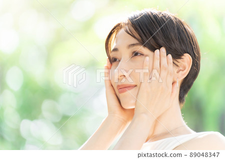 美容清新綠色女性紫外線 89048347