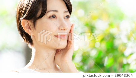 美容清新綠色女性紫外線 89048364