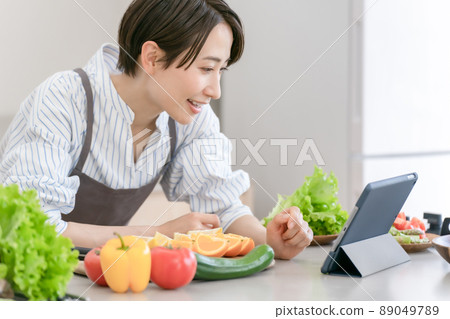 Kitchen cooking tablet female Kitchen cooking tablet female 89049789