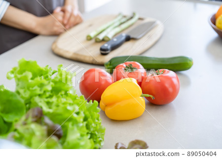 廚房蔬菜，手邊的女人 89050404