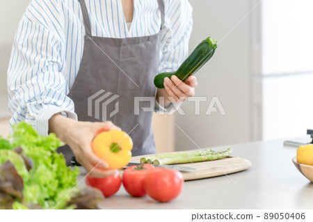 Kitchen vegetables, women at hand 89050406
