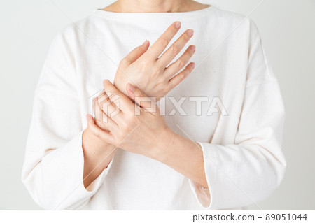 Middle woman's hand Middle woman's hand 89051044