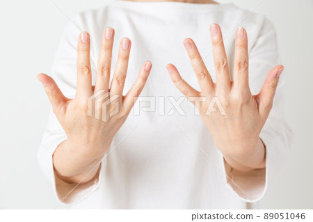 Middle woman's hand 89051046