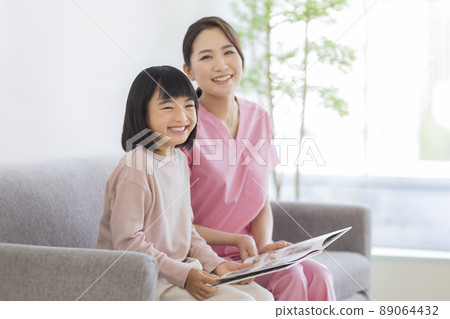 女孩和醫生 89064432