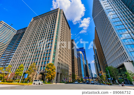 Uchibori-dori and buildings in front of the Imperial Palace in Chiyoda-ku, Tokyo Uchibori-dori and buildings in front of the Imperial Palace in Chiyoda-ku, Tokyo 89066732