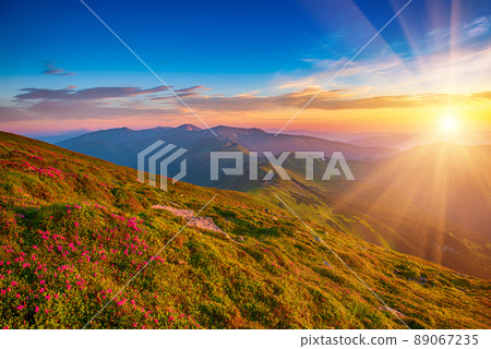 Amazing mountain sunrise Amazing mountain sunrise 89067235
