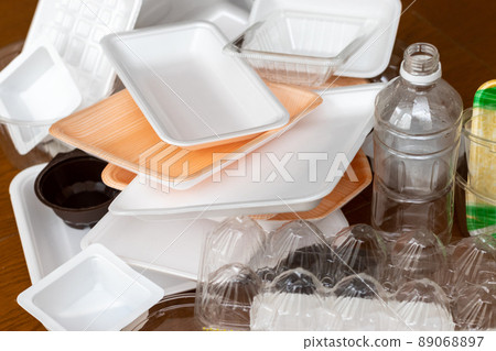 很多塑料垃圾 89068897