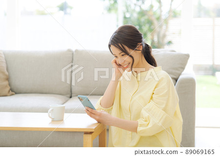 有智慧型手機的女人 有智慧型手機的女人 89069165