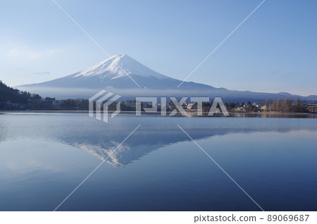 Mt. Fuji and upside-down Mt. Fuji seen at Lake Kawaguchi in winter 89069687