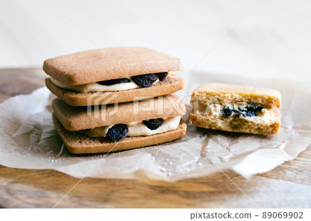Raisin butter sand butter sand stock photos Raisin butter sand butter sand stock photos 89069902
