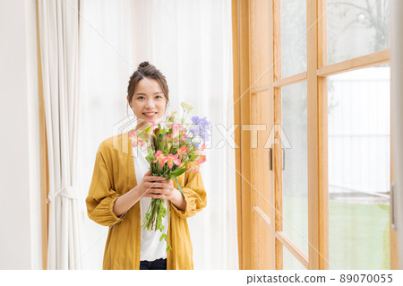 帶花的女人,二十多歲的女人 帶花的女人,二十多歲的女人 89070055