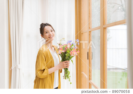 帶花的女人,二十多歲的女人 帶花的女人,二十多歲的女人 89070058