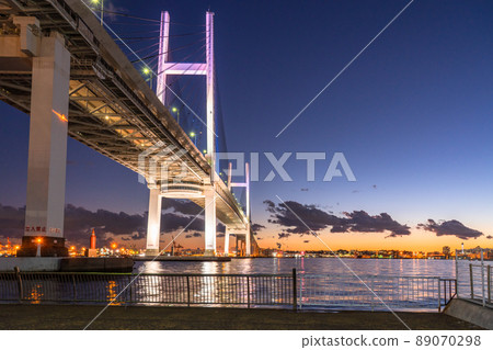 《Kanagawa Prefecture》 Night view of Yokohama Bay Bridge 89070298