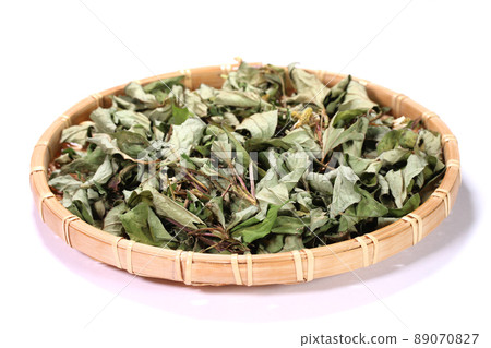 Dried Houttuynia cordata leaves 89070827